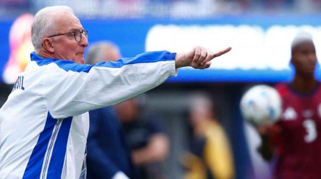 开云体育下载-多里瓦尔谈换下维尼修斯和巴西队首战不胜原因