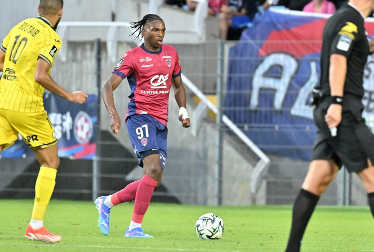 开云APP-队报：切尔西和拜仁关注雷恩两名中卫布达拉勒及雅奎特