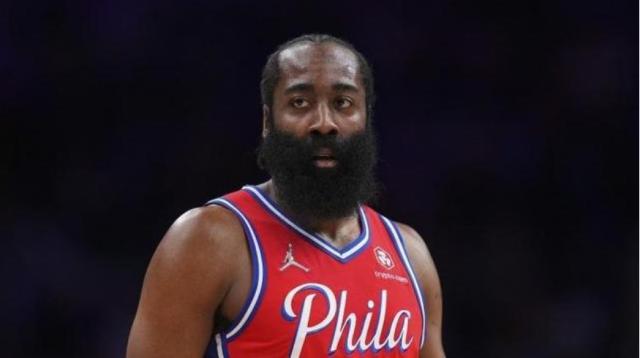 降薪1500万哈登一心争冠 76人命运仍系两大核心